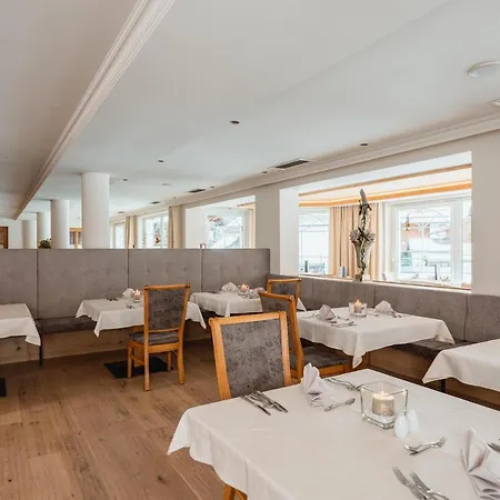 Premium Activehotel Bergkoenig Готель Нойштіфт-ім-Штубайталь