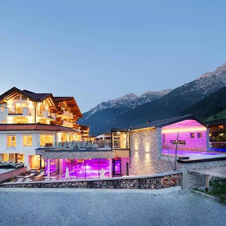 Premium Activehotel Bergkoenig Готель Нойштіфт-ім-Штубайталь